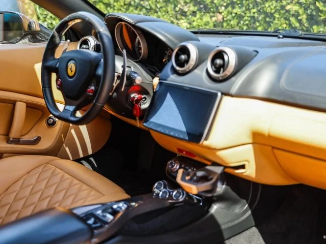 2014 Ferrari California - Image 26 of 31