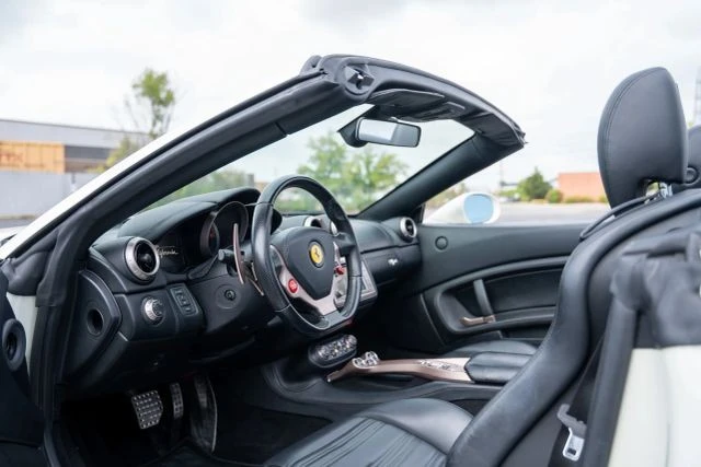 2014 Ferrari California - Image 2 of 21