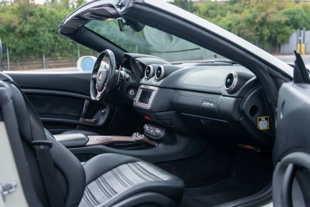 2014 Ferrari California - Image 15 of 21