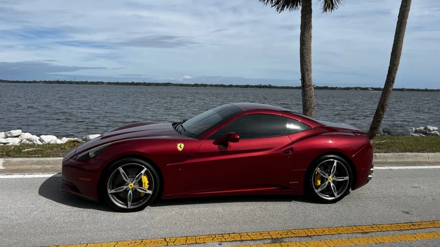 2014 Ferrari California - Image 2 of 8