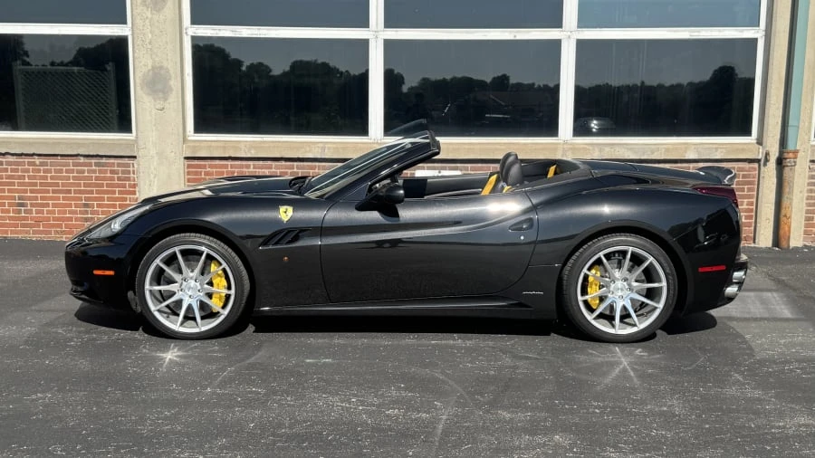 2014 Ferrari California - Image 2 of 12