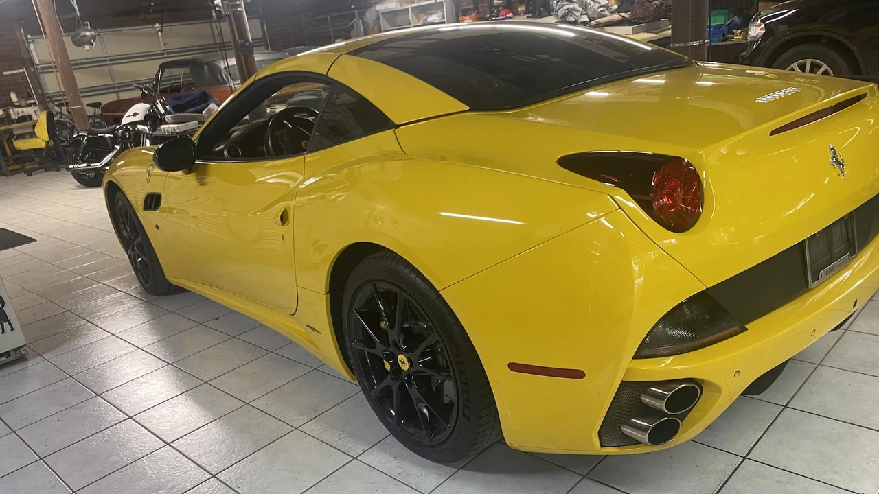 2014 Ferrari California - Image 2 of 8