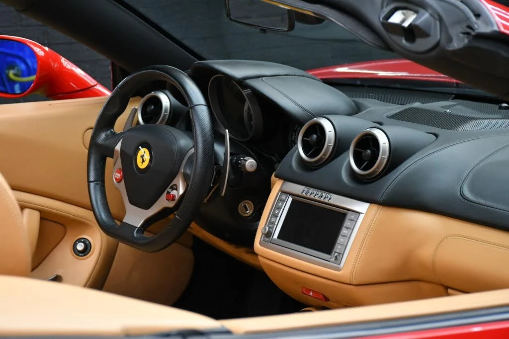 2014 Ferrari California - Image 15 of 31