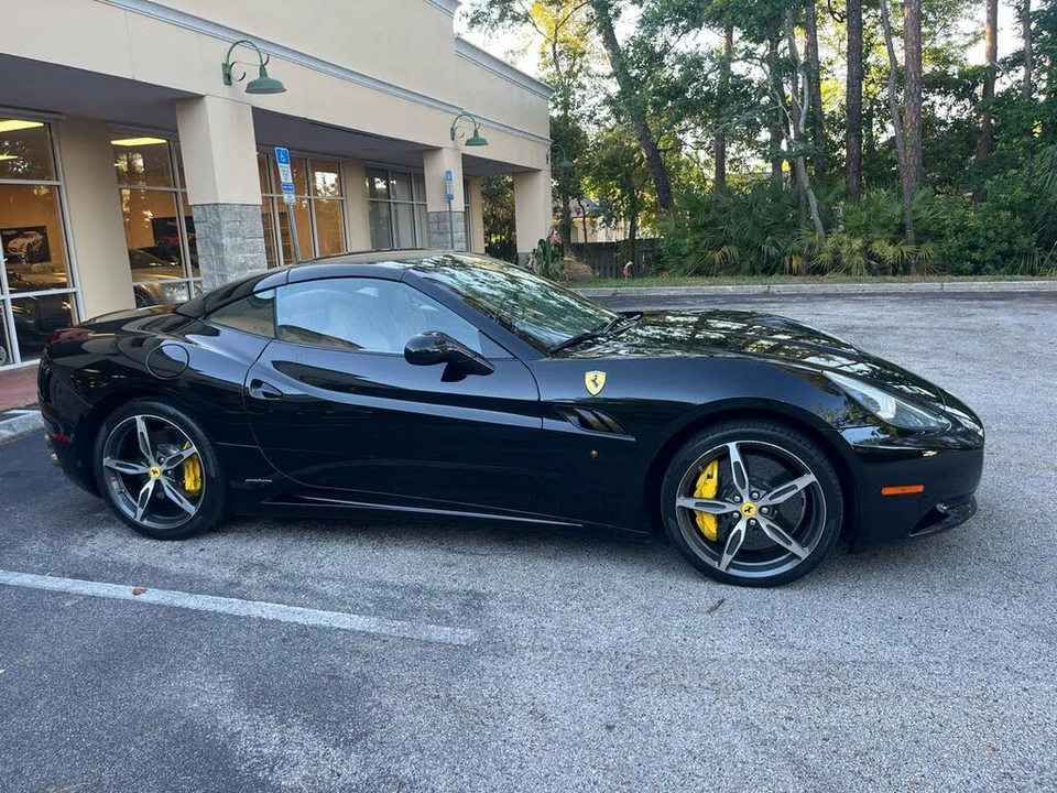 2014 Ferrari California - Image 16 of 31