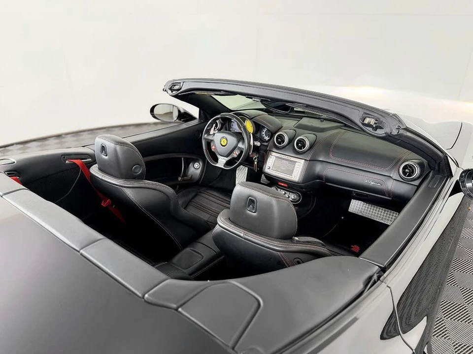 2014 Ferrari California - Image 26 of 31