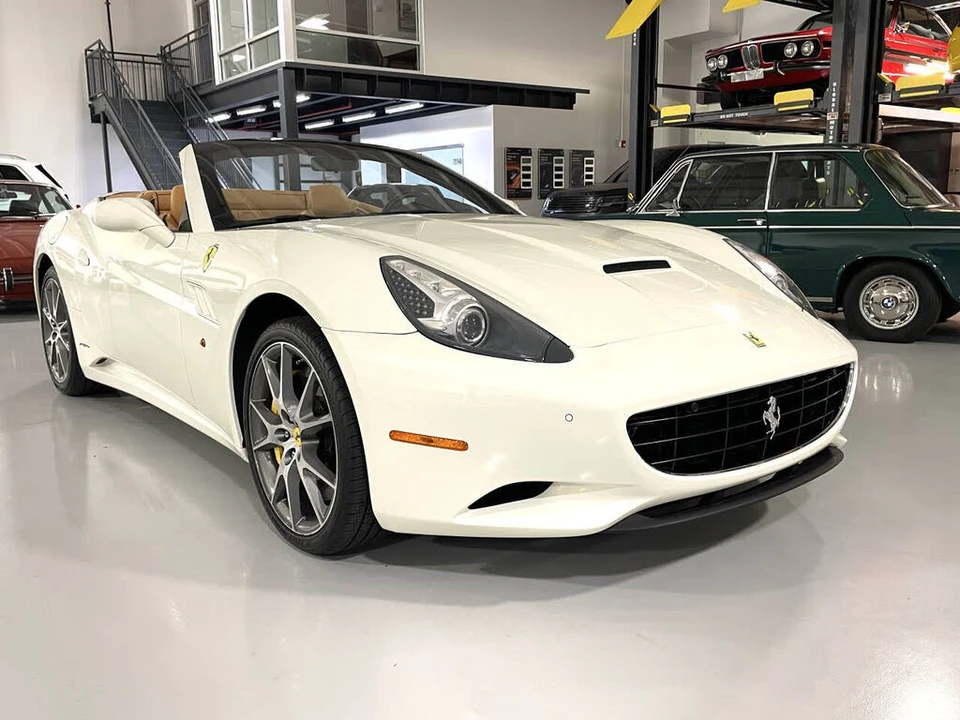 2014 Ferrari California - Image 2 of 31