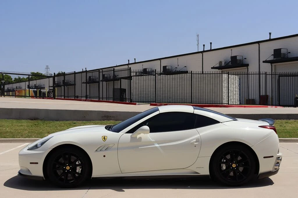 2014 Ferrari California - Image 13 of 31