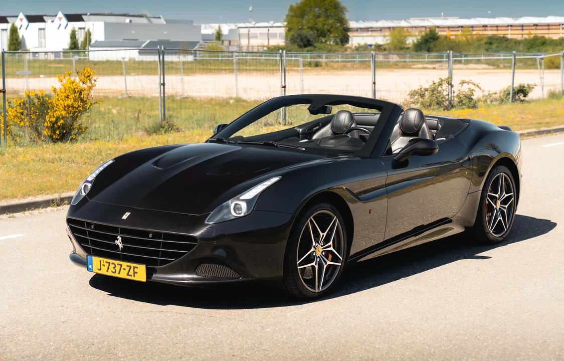 2014 Ferrari California T - Image 3 of 31