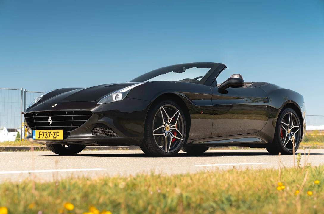 2014 Ferrari California T - Image 11 of 31