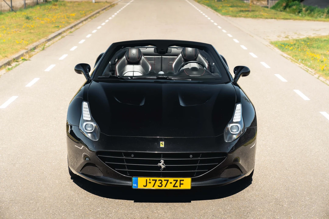 2014 Ferrari California T - Image 2 of 31