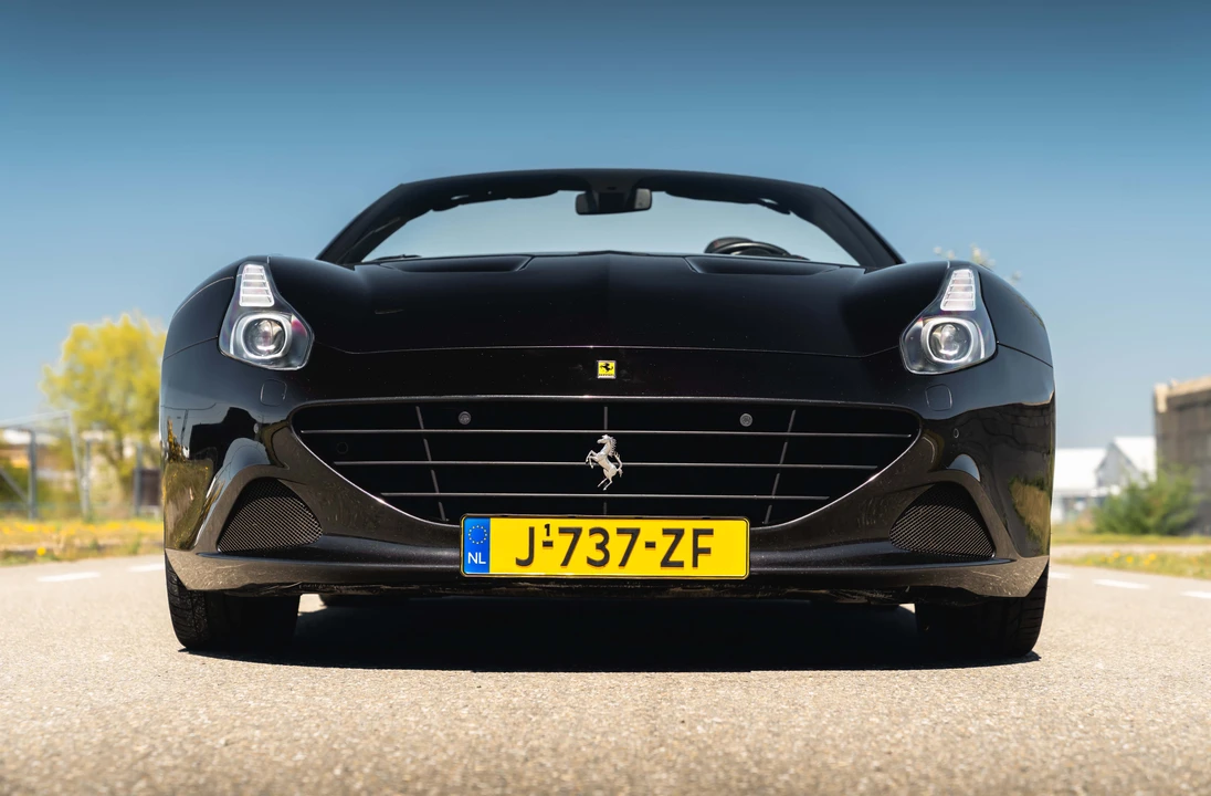 2014 Ferrari California T - Image 10 of 31