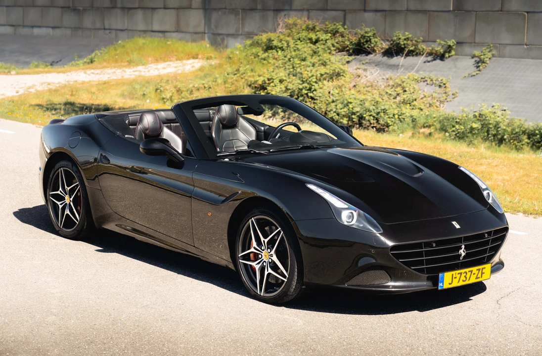 2014 Ferrari California T - Image 14 of 31