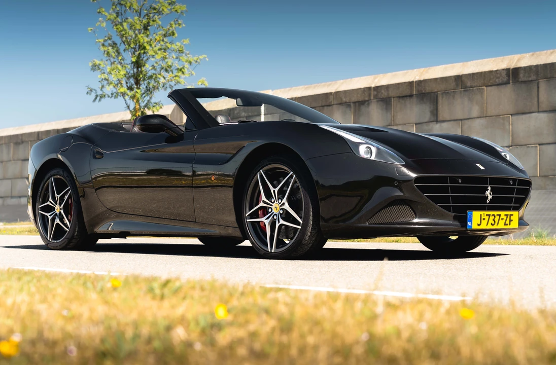 2014 Ferrari California T - Image 9 of 31