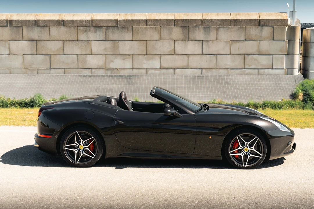 2014 Ferrari California T - Image 8 of 31