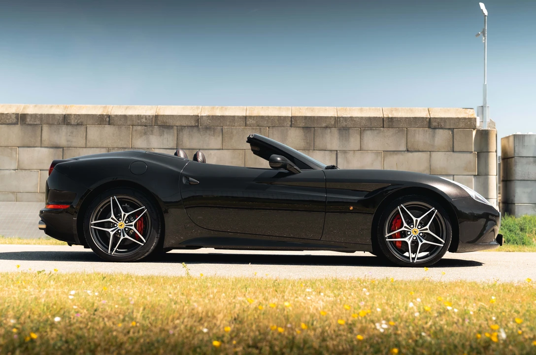 2014 Ferrari California T - Image 15 of 31