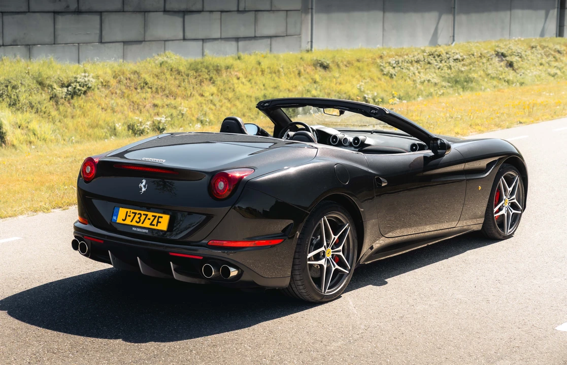2014 Ferrari California T - Image 7 of 31
