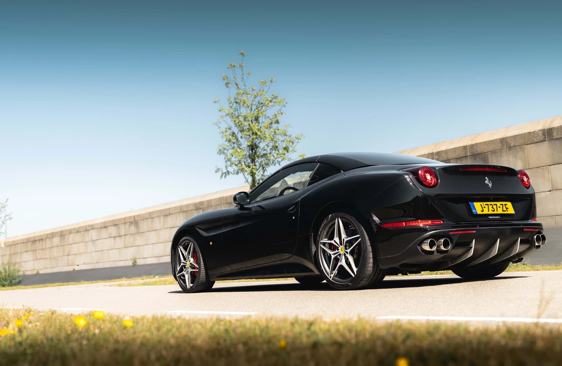 2014 Ferrari California T - Image 19 of 31