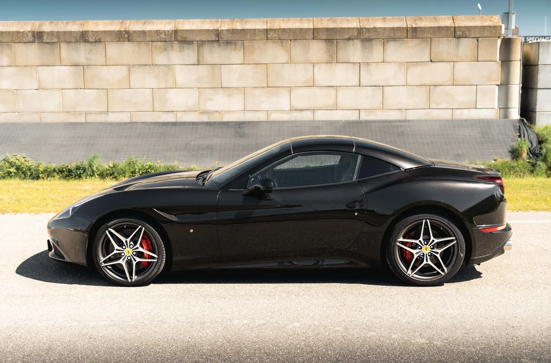 2014 Ferrari California T - Image 4 of 31