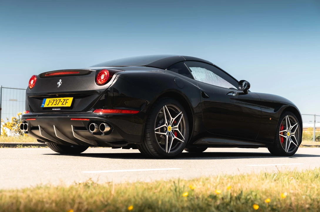 2014 Ferrari California T - Image 24 of 31