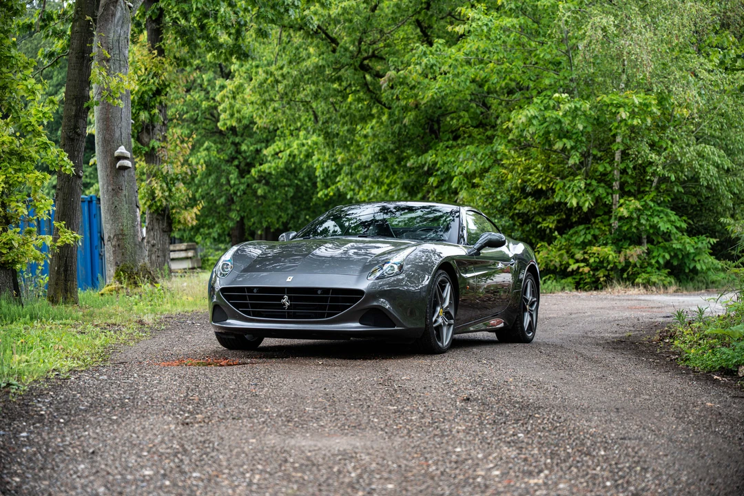 2014 Ferrari California T - Image 9 of 31