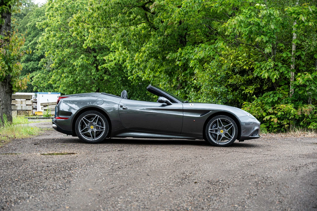2014 Ferrari California T - Image 4 of 31