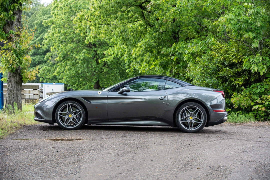 2014 Ferrari California T - Image 8 of 31