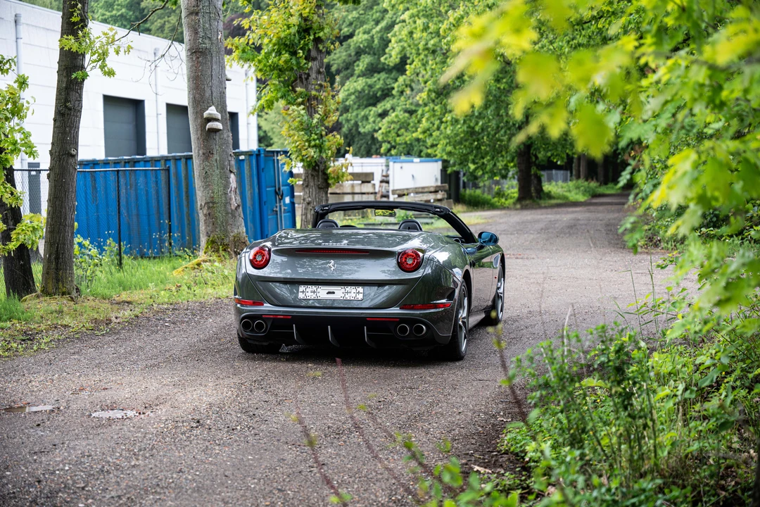 2014 Ferrari California T - Image 5 of 31