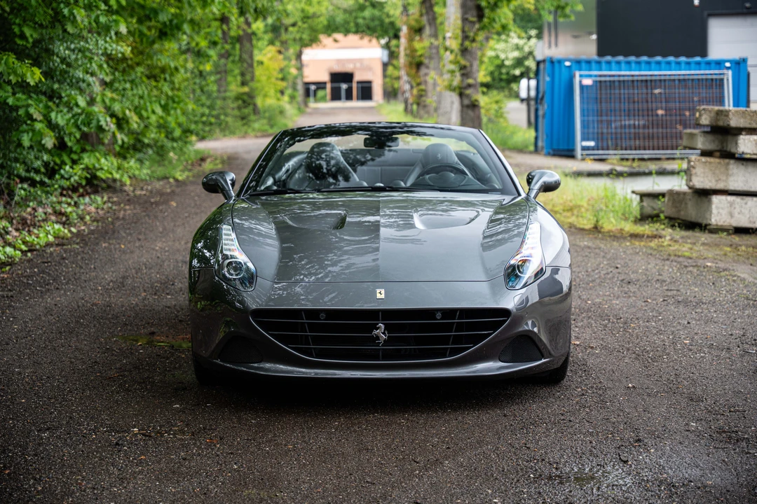 2014 Ferrari California T - Image 10 of 31