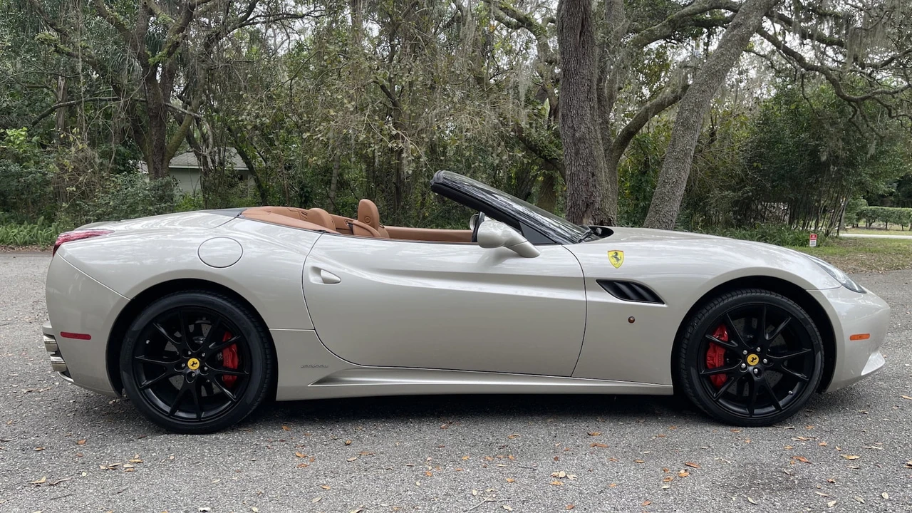 2014 Ferrari California - Image 2 of 31