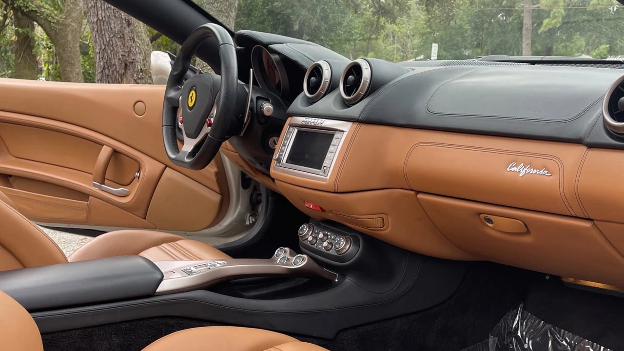 2014 Ferrari California - Image 7 of 31