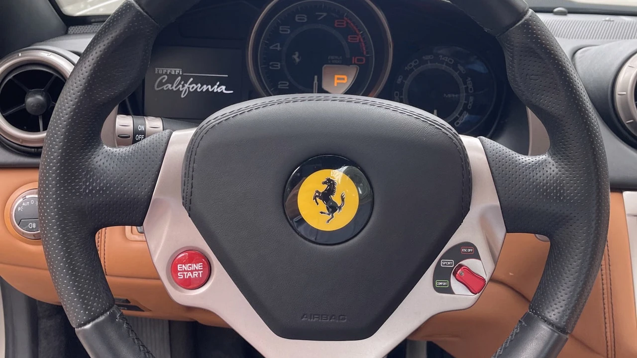 2014 Ferrari California - Image 11 of 31