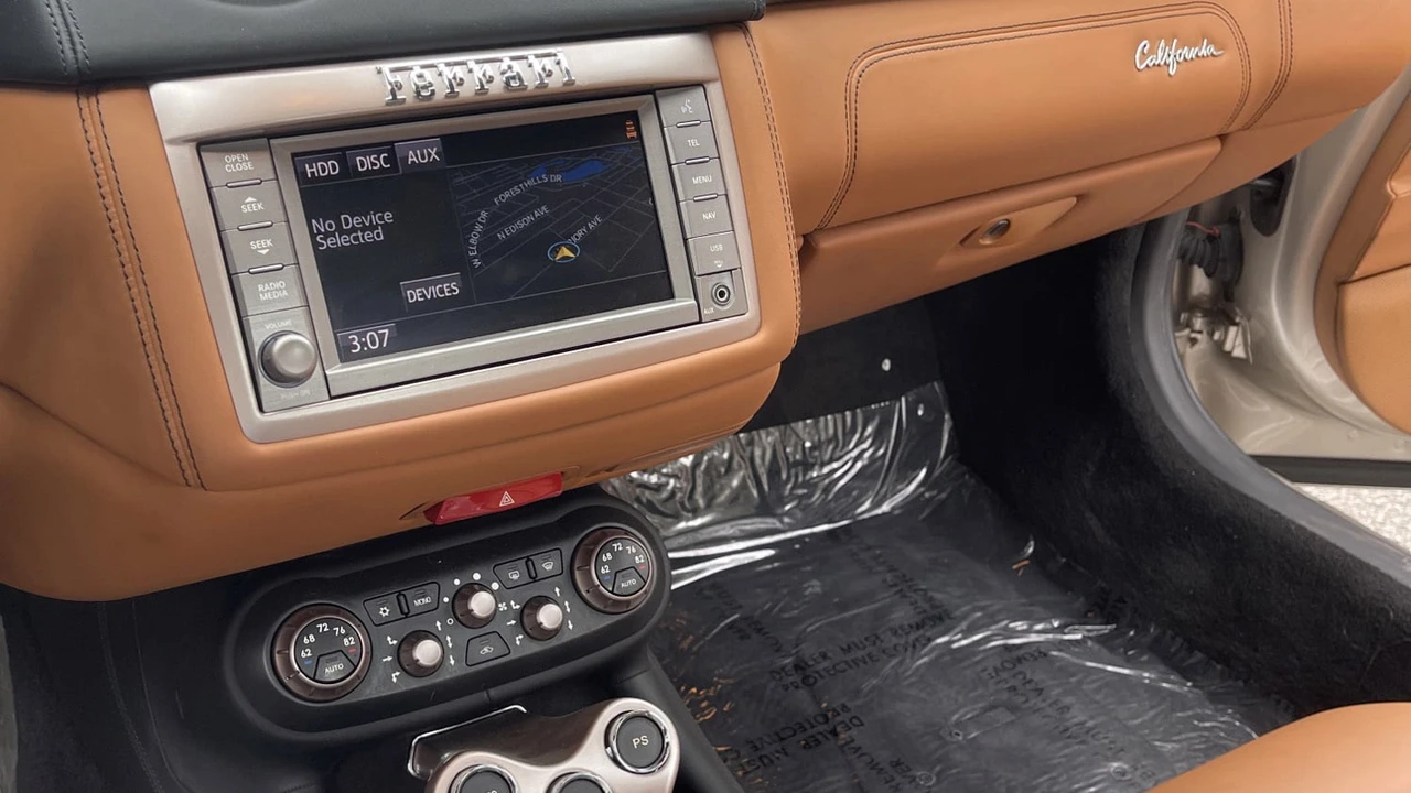 2014 Ferrari California - Image 14 of 31