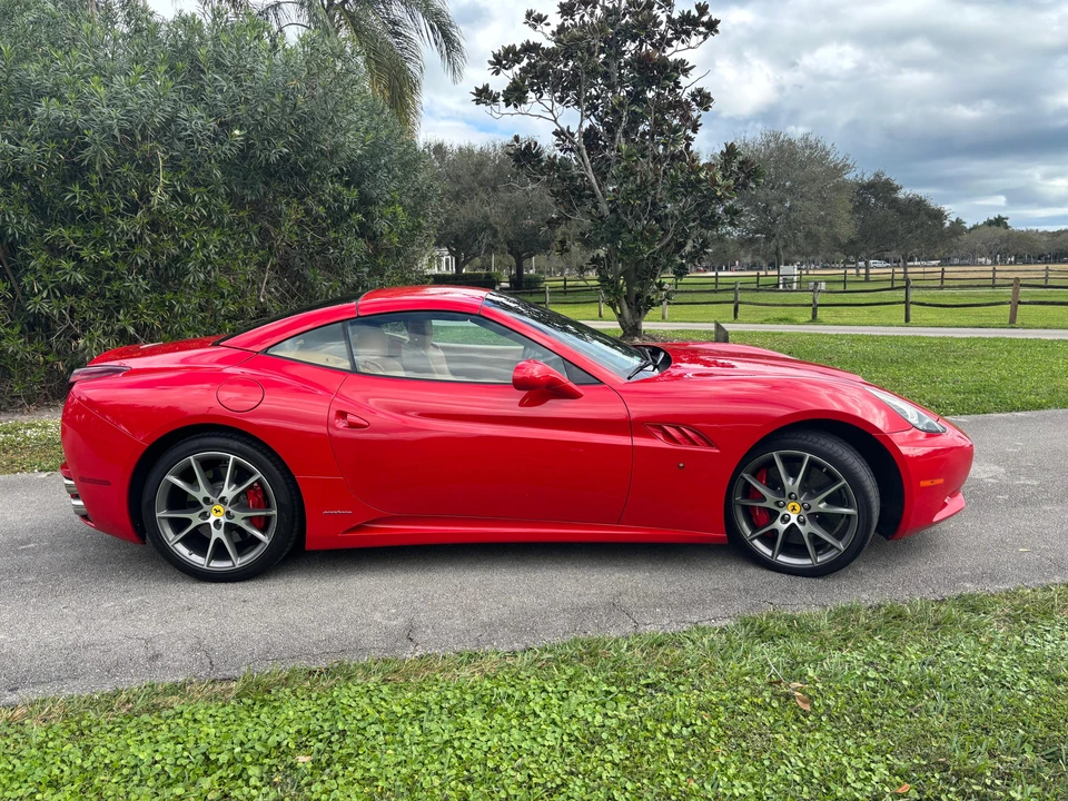 2014 Ferrari California - Image 30 of 31
