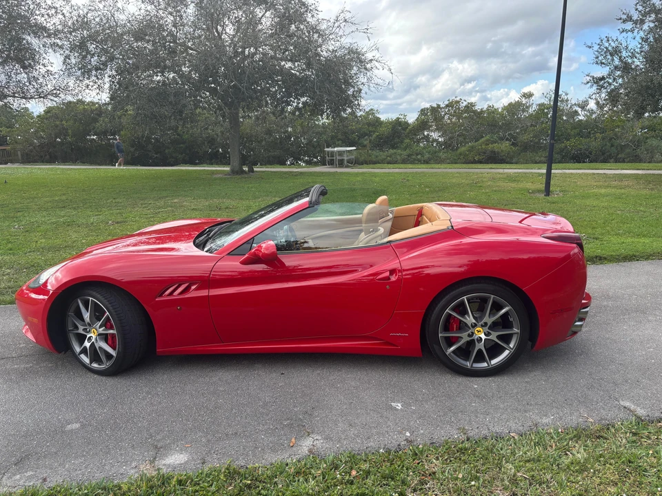 2014 Ferrari California - Image 8 of 31