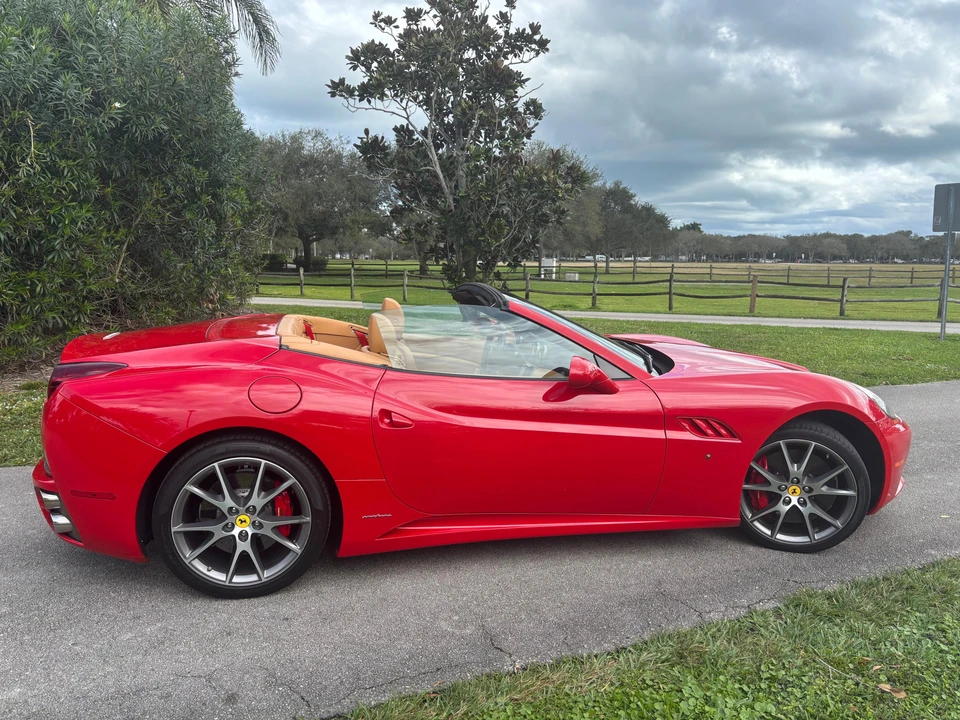 2014 Ferrari California - Image 15 of 31