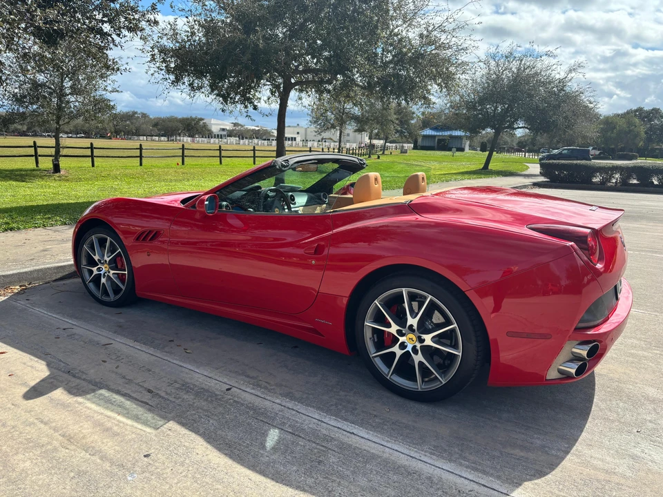 2014 Ferrari California - Image 9 of 31