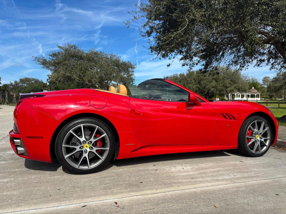 2014 Ferrari California - Image 14 of 31