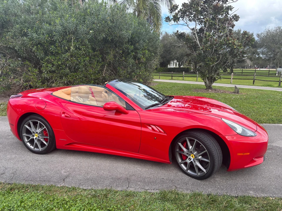 2014 Ferrari California - Image 16 of 31
