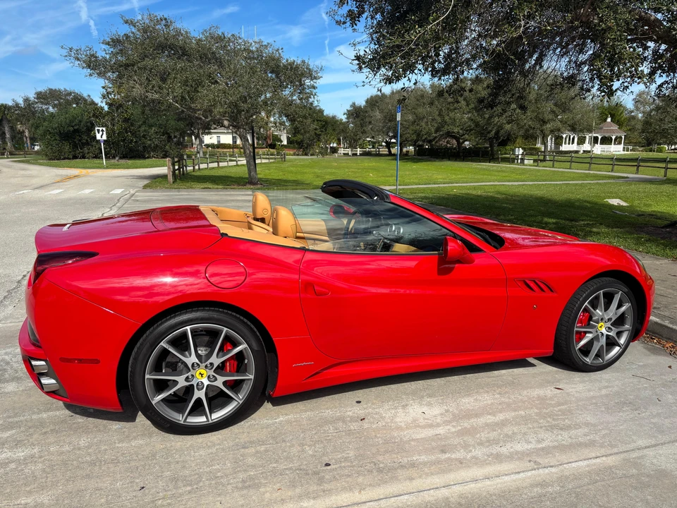 2014 Ferrari California - Image 12 of 31
