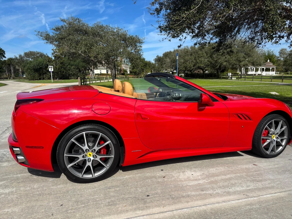 2014 Ferrari California - Image 13 of 31