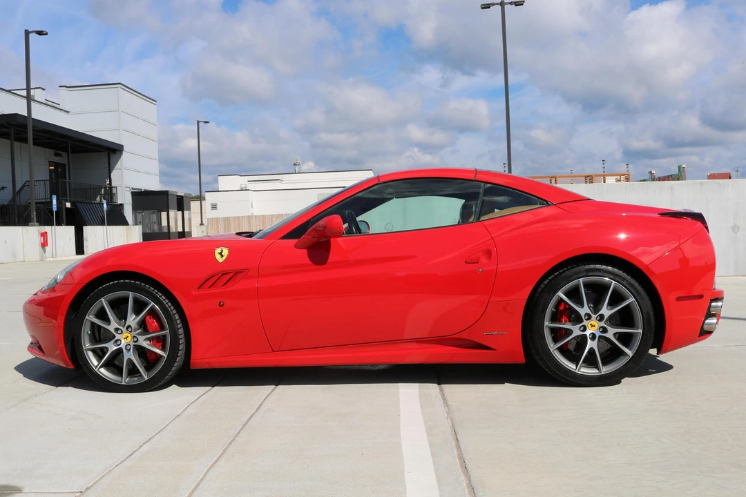 2014 Ferrari California - Image 3 of 5