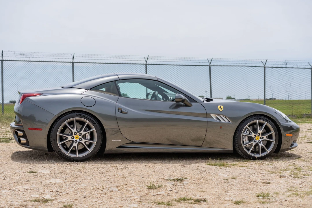 2014 Ferrari California - Image 16 of 31