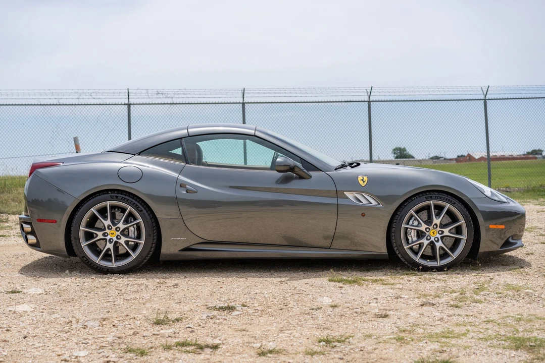 2014 Ferrari California - Image 17 of 31