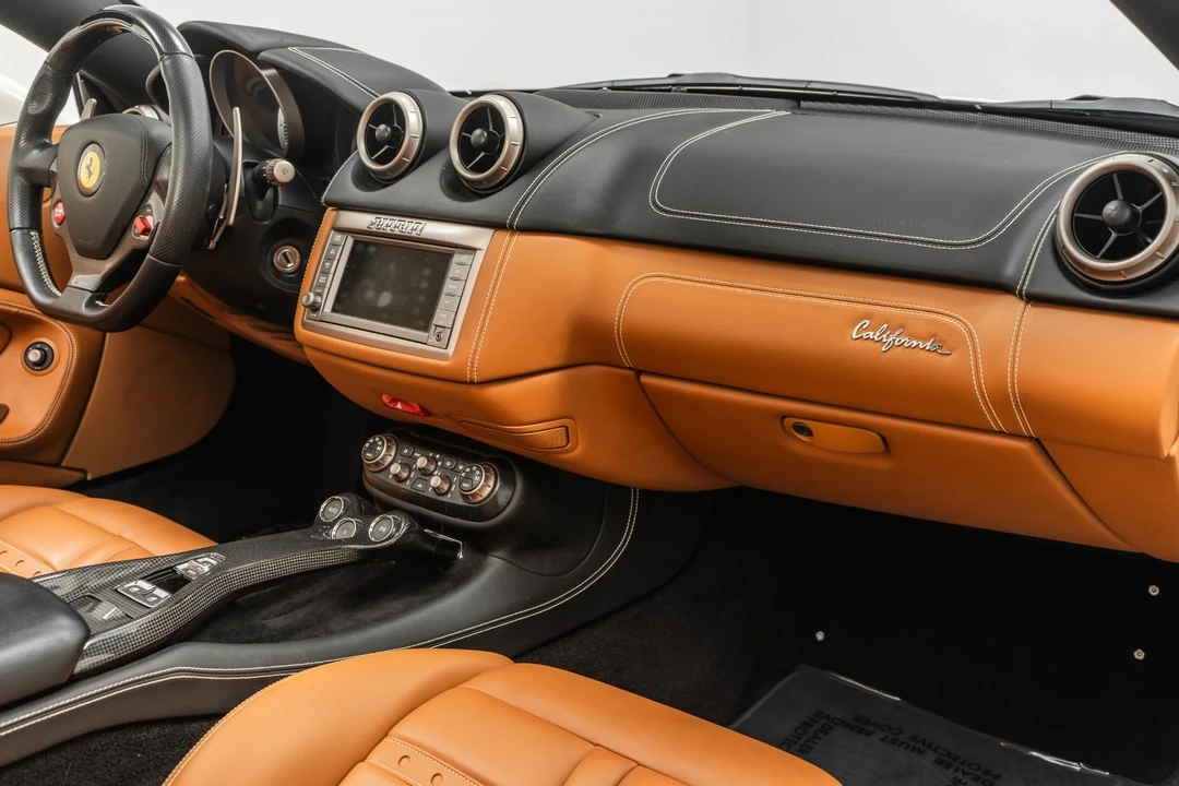 2014 Ferrari California - Image 14 of 21