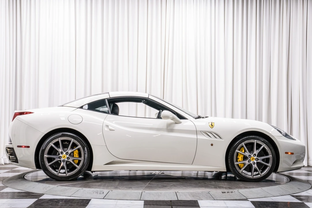 2014 Ferrari California - Image 15 of 21