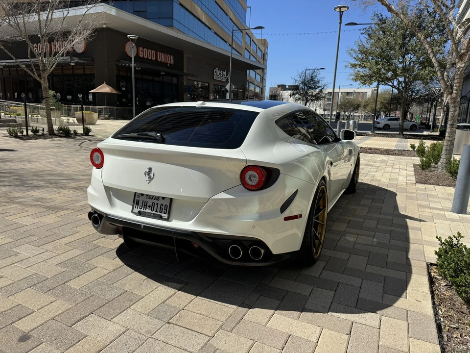 2014 Ferrari FF - Image 17 of 31