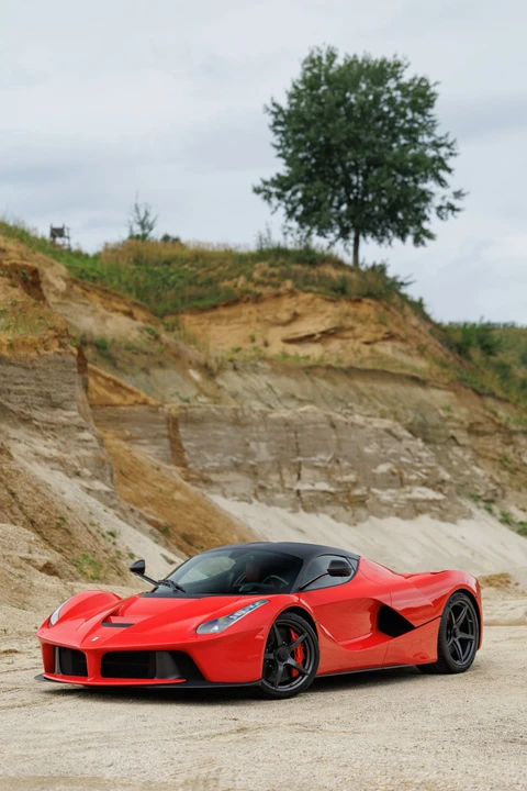 2014 Ferrari LaFerrari - Image 2 of 26