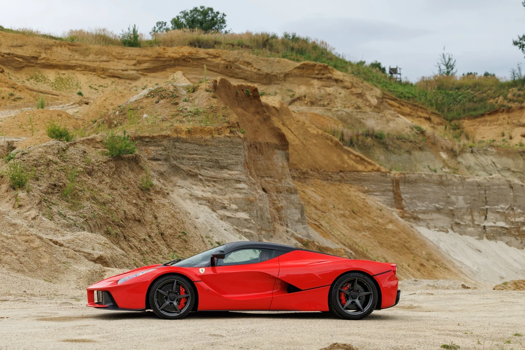 2014 Ferrari LaFerrari - Image 13 of 26