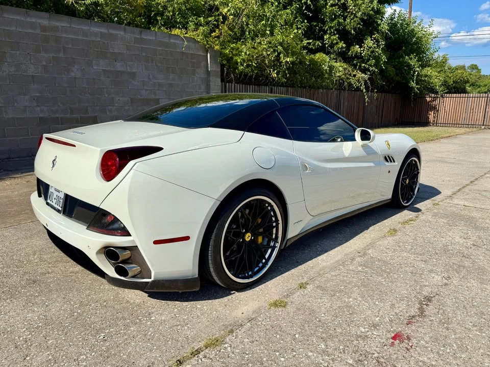 2014 Ferrari California - Image 10 of 19