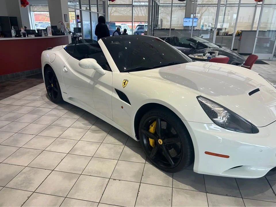 2014 Ferrari California - Image 2 of 4
